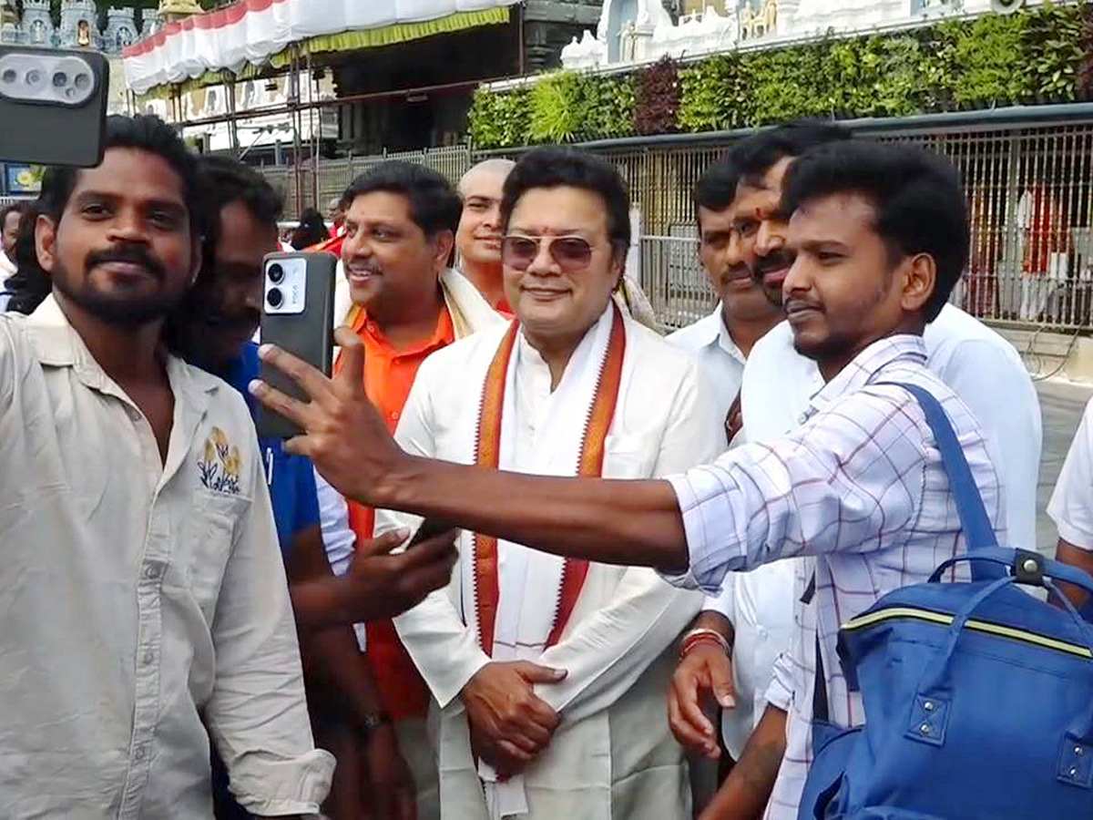 Rajendra_20Prasad_20And_20Sai_20Kumar_20in_20Tirumala_20Today_12.jpg 12
