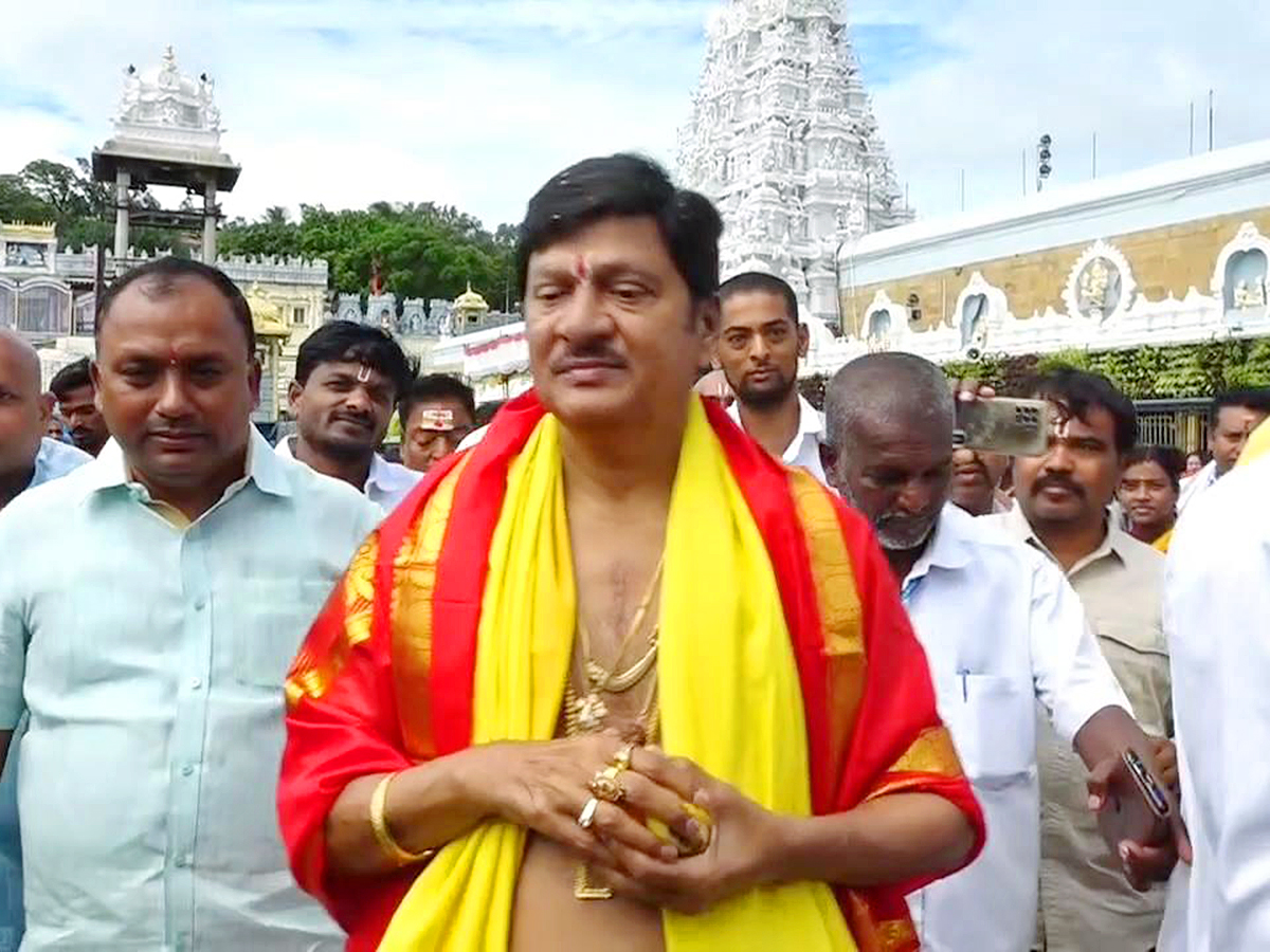 Rajendra_20Prasad_20And_20Sai_20Kumar_20in_20Tirumala_20Today_16.jpg 16