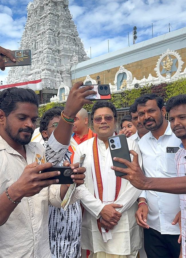 Rajendra_20Prasad_20And_20Sai_20Kumar_20in_20Tirumala_20Today_18.jpg 18