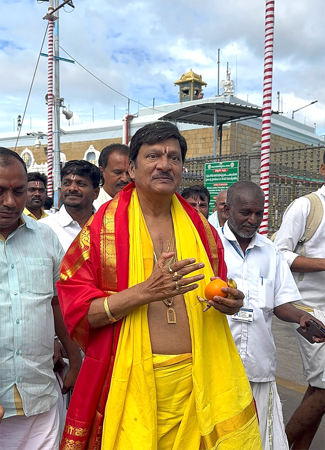 Rajendra_20Prasad_20And_20Sai_20Kumar_20in_20Tirumala_20Today_2.jpg 2