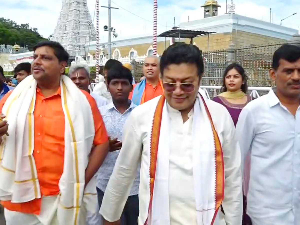 Rajendra_20Prasad_20And_20Sai_20Kumar_20in_20Tirumala_20Today_5.jpg 5
