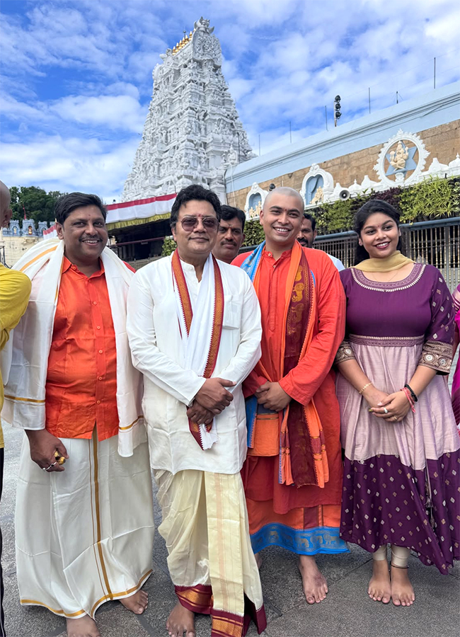 Rajendra_20Prasad_20And_20Sai_20Kumar_20in_20Tirumala_20Today_7.jpg 7