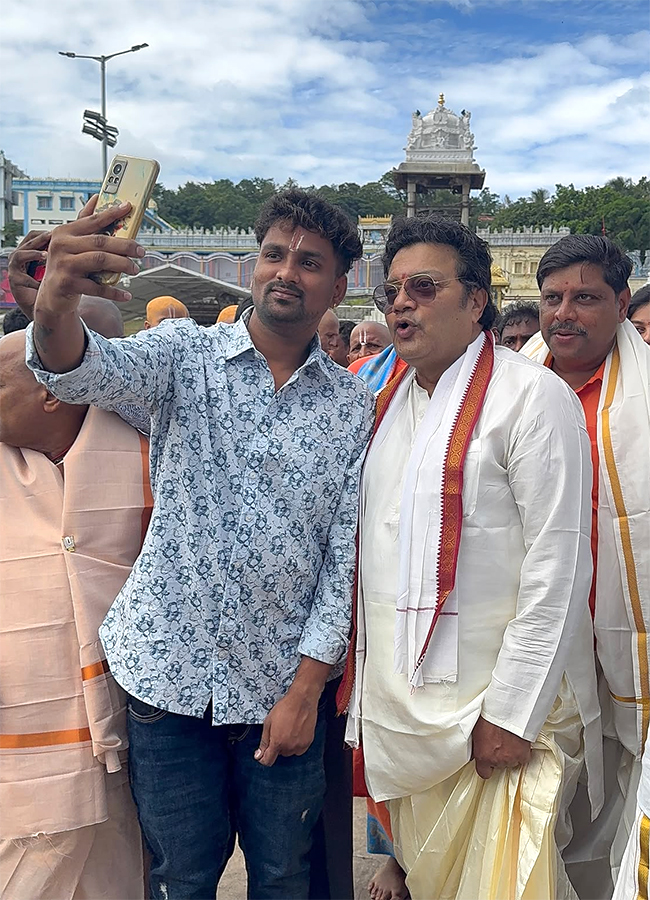 Rajendra_20Prasad_20And_20Sai_20Kumar_20in_20Tirumala_20Today_9.jpg 9