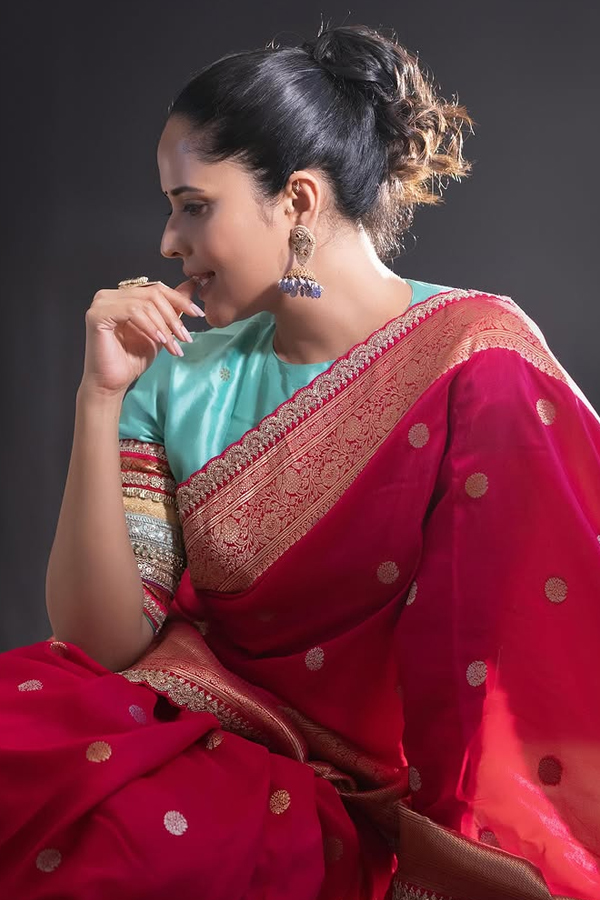 Simple_20superb_20stylish_20cute_20smile_20And_20beautiful_20saree_20looking_20By_20Actress_20And_20anchor_20Anasuya_20Photos_20_2810_29.jpg 11