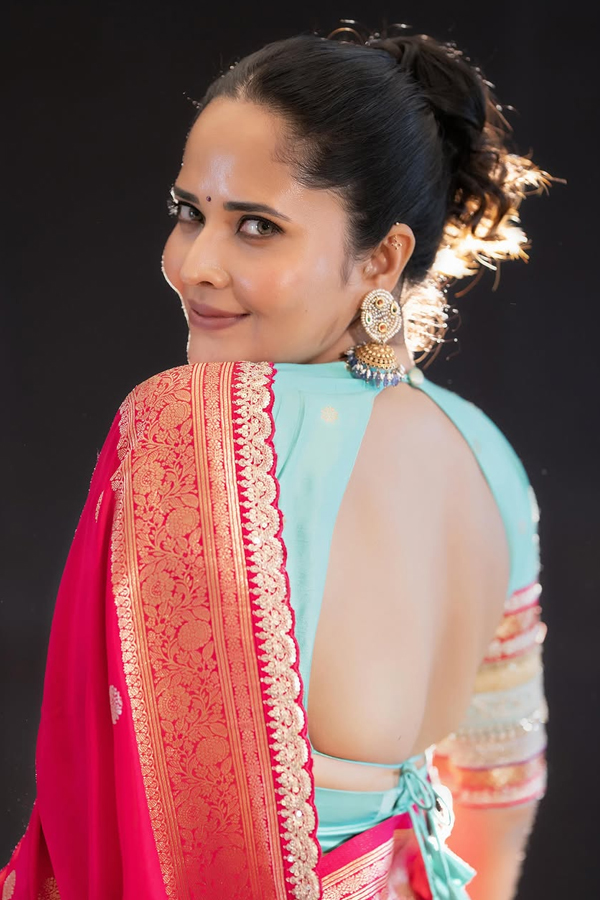 Simple_20superb_20stylish_20cute_20smile_20And_20beautiful_20saree_20looking_20By_20Actress_20And_20anchor_20Anasuya_20Photos_20_2815_29.jpg 16
