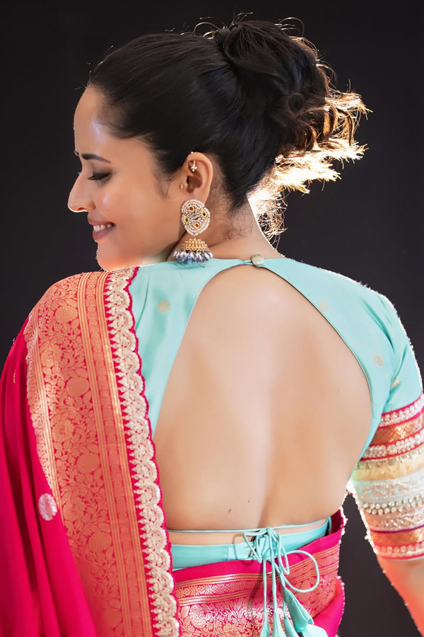 Simple_20superb_20stylish_20cute_20smile_20And_20beautiful_20saree_20looking_20By_20Actress_20And_20anchor_20Anasuya_20Photos_20_281_29.jpg 2