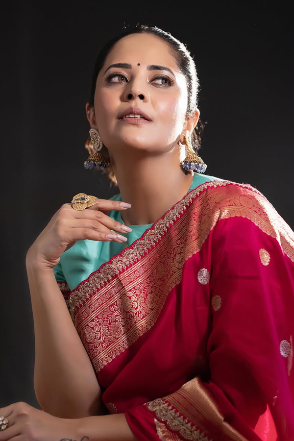 Simple_20superb_20stylish_20cute_20smile_20And_20beautiful_20saree_20looking_20By_20Actress_20And_20anchor_20Anasuya_20Photos_20_282_29.jpg 3