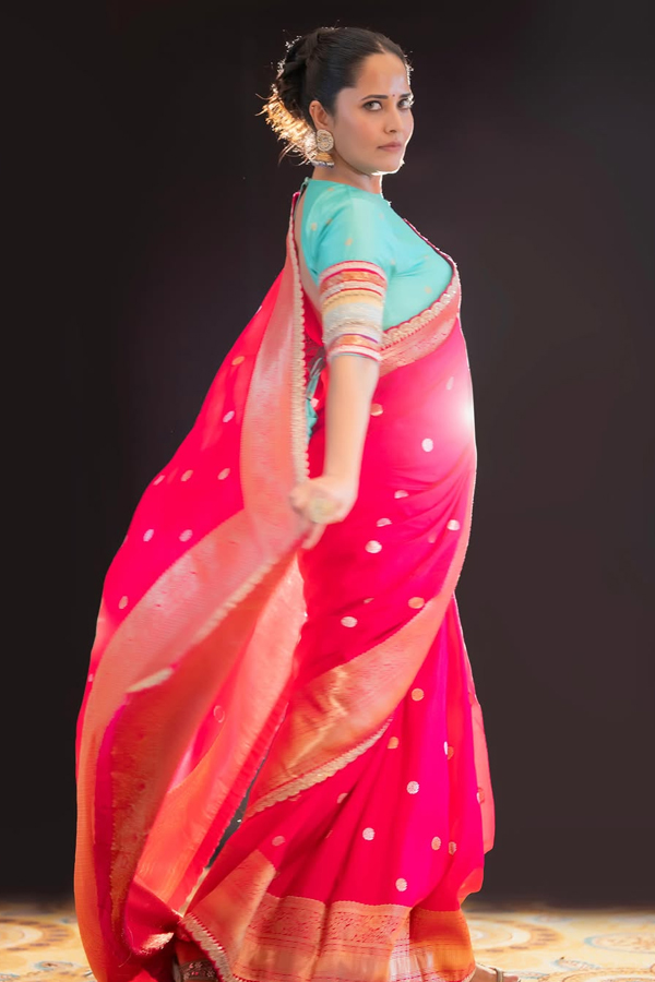 Simple_20superb_20stylish_20cute_20smile_20And_20beautiful_20saree_20looking_20By_20Actress_20And_20anchor_20Anasuya_20Photos_20_283_29.jpg 4