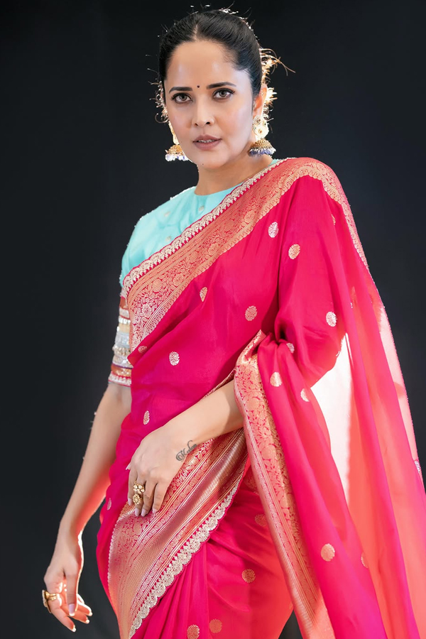Simple_20superb_20stylish_20cute_20smile_20And_20beautiful_20saree_20looking_20By_20Actress_20And_20anchor_20Anasuya_20Photos_20_286_29.jpg 7