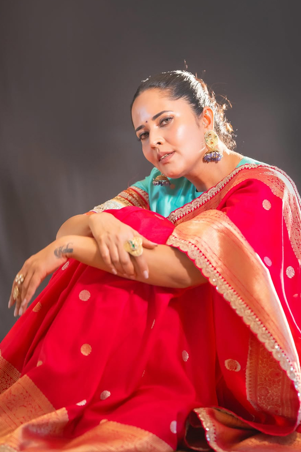Simple_20superb_20stylish_20cute_20smile_20And_20beautiful_20saree_20looking_20By_20Actress_20And_20anchor_20Anasuya_20Photos_20_288_29.jpg 9
