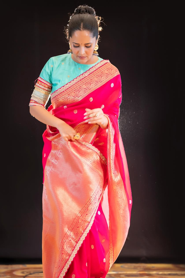 Simple_20superb_20stylish_20cute_20smile_20And_20beautiful_20saree_20looking_20By_20Actress_20And_20anchor_20Anasuya_20Photos_20_289_29.jpg 10