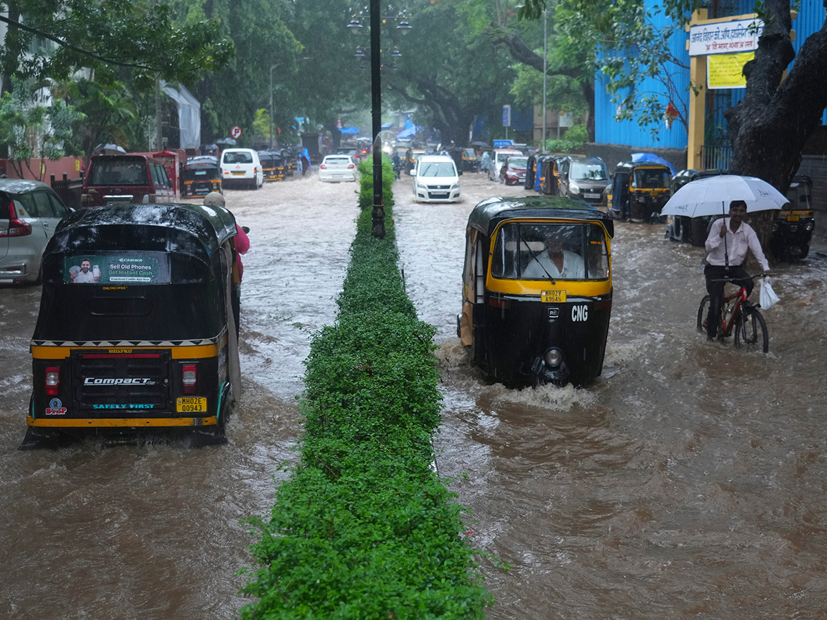 heavy_20rain_20in_20mumbai_20hd_20photos__20_2812_29.jpg 12