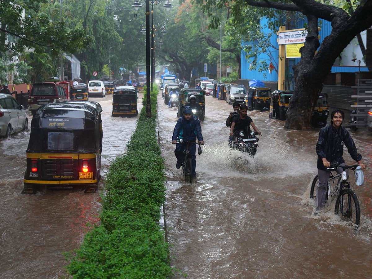 heavy_20rain_20in_20mumbai_20hd_20photos__20_2813_29.jpg 13