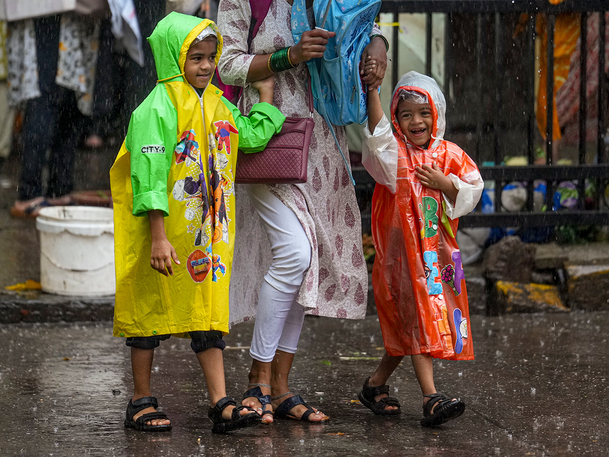 heavy_20rain_20in_20mumbai_20hd_20photos__20_2818_29.jpg 18