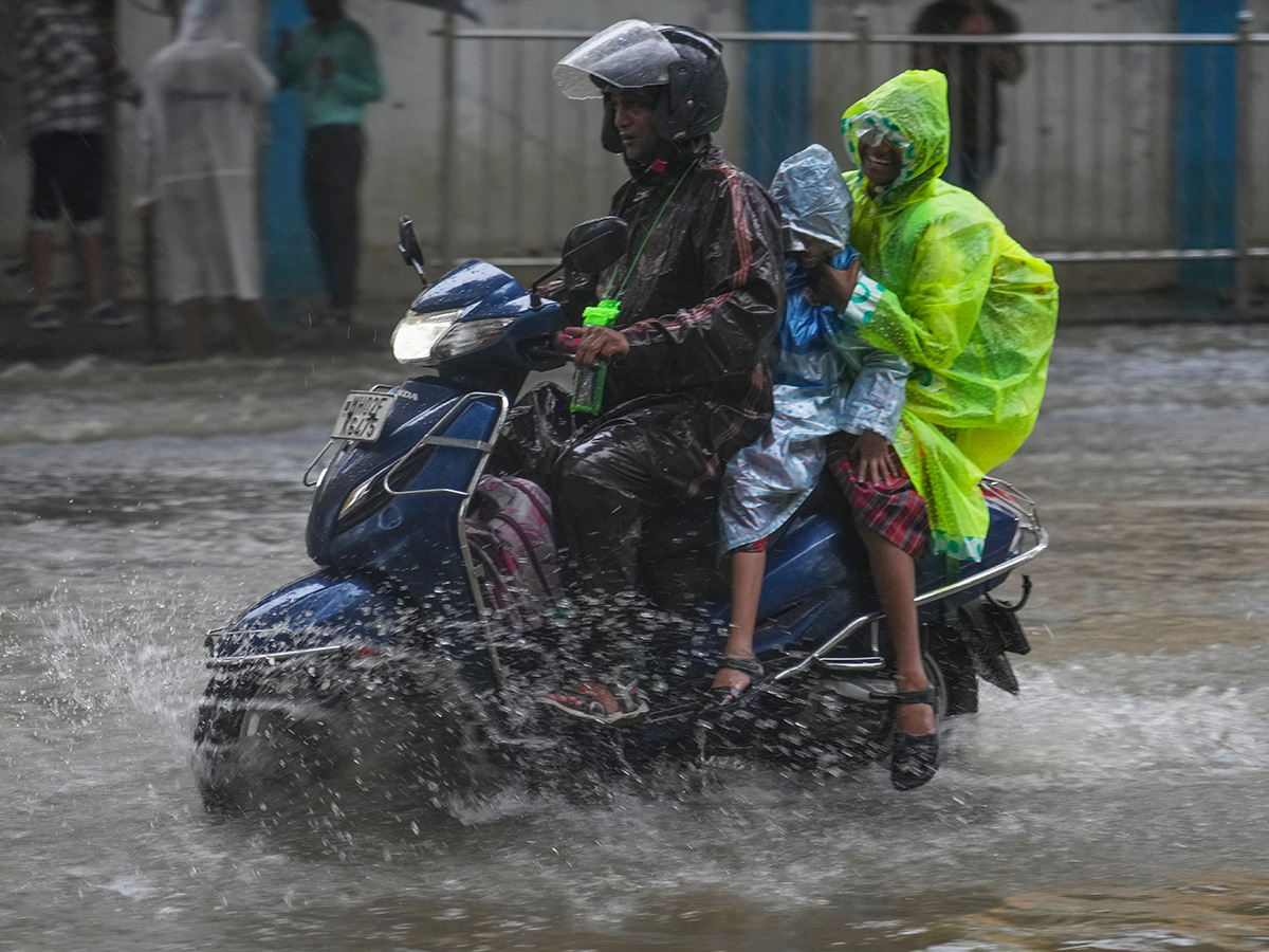 heavy_20rain_20in_20mumbai_20hd_20photos__20_2825_29.jpg 25