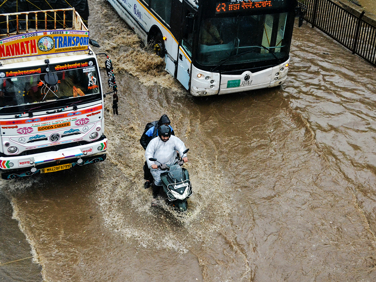 heavy_20rain_20in_20mumbai_20hd_20photos__20_283_29.jpg 3