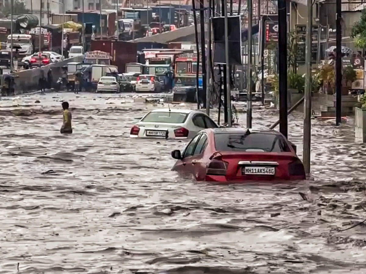 heavy_20rain_20in_20mumbai_20hd_20photos__20_288_29.jpg 8