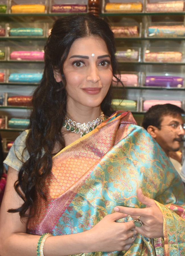 Actress_20Shruti_20Haasan_20At_20Nallagandla__20_2810_29.jpg 10