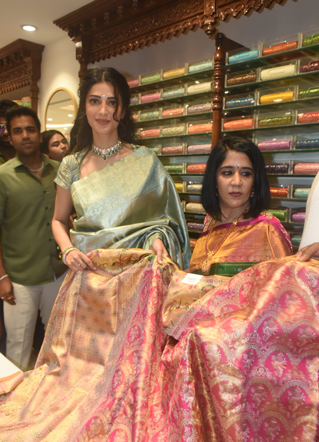 Actress_20Shruti_20Haasan_20At_20Nallagandla__20_2814_29.jpg 14