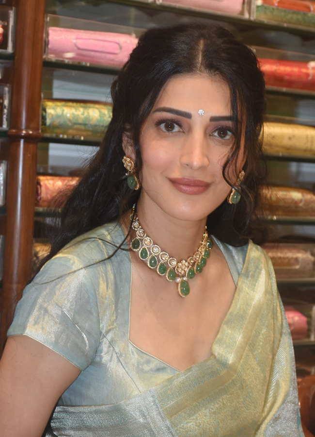 Actress_20Shruti_20Haasan_20At_20Nallagandla__20_2815_29.jpg 15