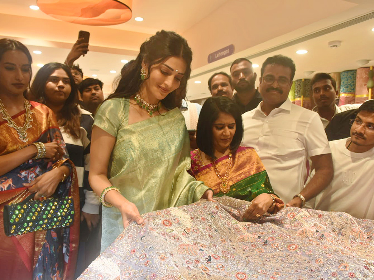 Actress_20Shruti_20Haasan_20At_20Nallagandla__20_2821_29.jpg 21