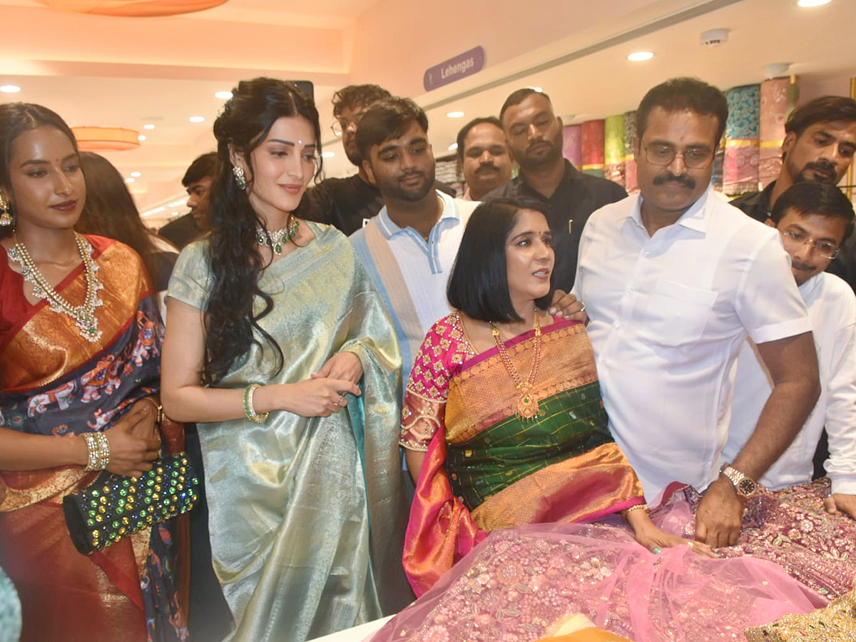 Actress_20Shruti_20Haasan_20At_20Nallagandla__20_2825_29.jpg 25