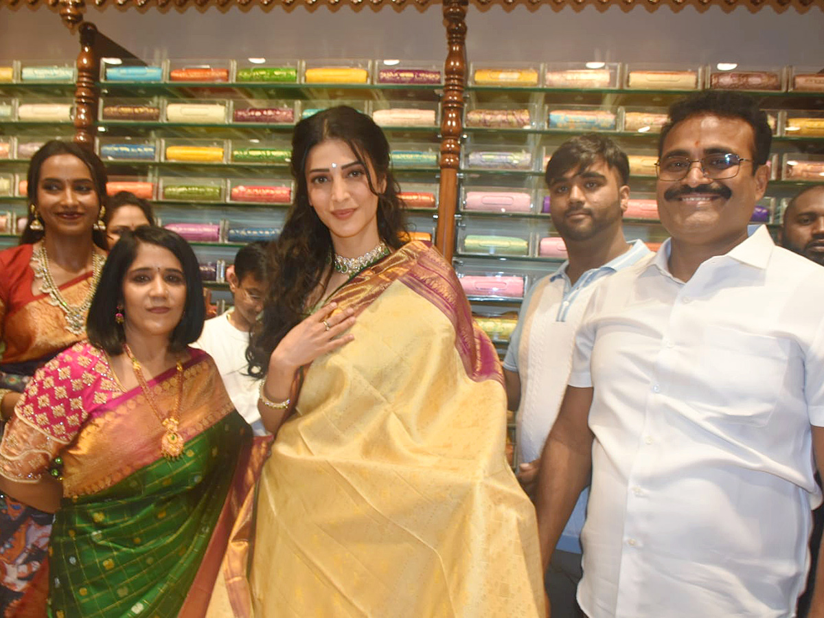 Actress_20Shruti_20Haasan_20At_20Nallagandla__20_2827_29.jpg 27