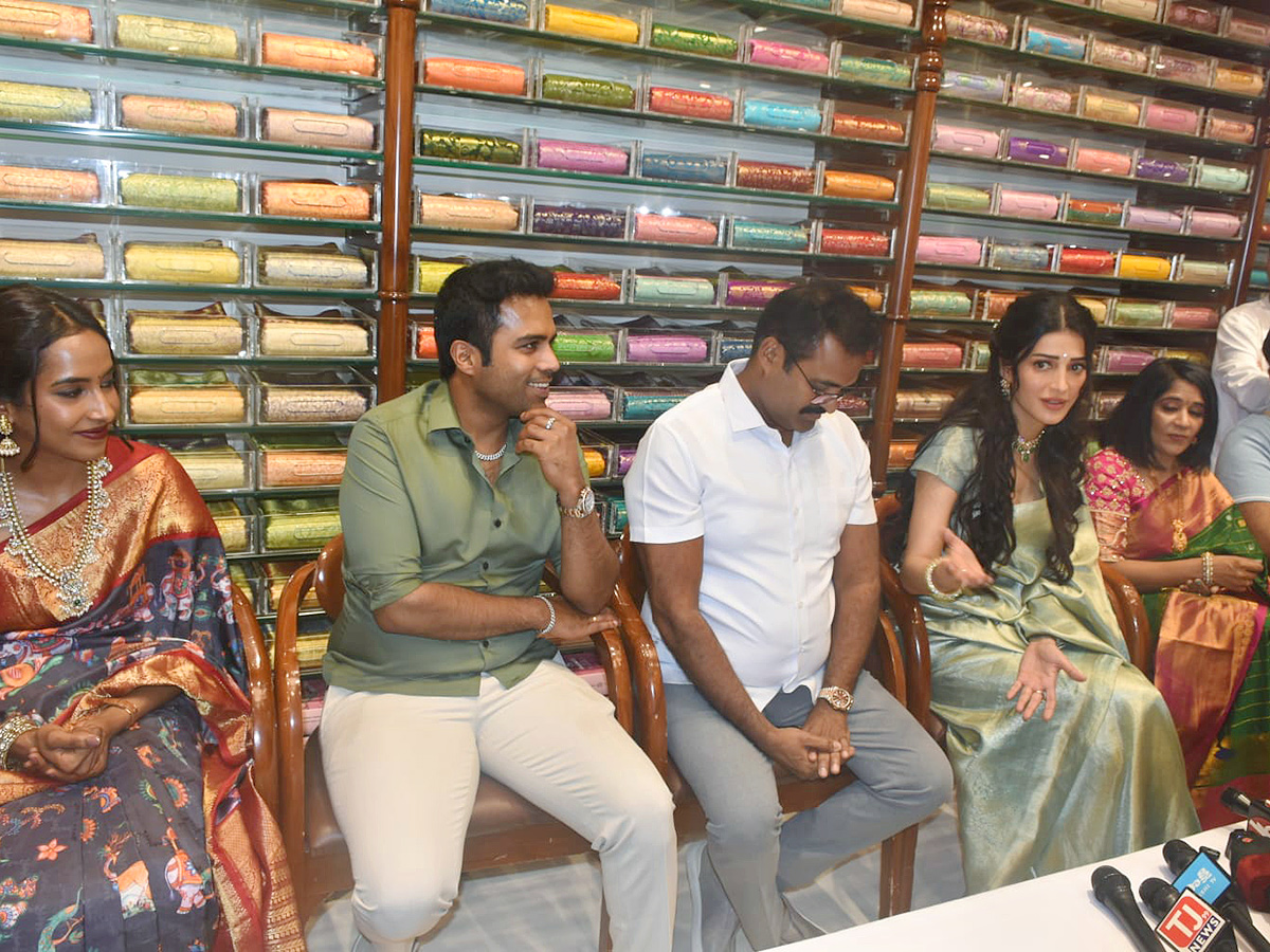 Actress_20Shruti_20Haasan_20At_20Nallagandla__20_2828_29.jpg 28