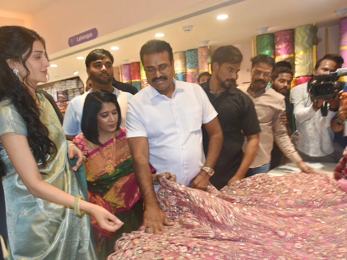 Actress_20Shruti_20Haasan_20At_20Nallagandla__20_2830_29.jpg 30
