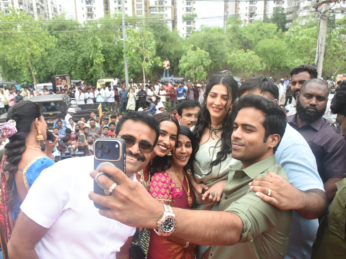 Actress_20Shruti_20Haasan_20At_20Nallagandla__20_2831_29.jpg 31