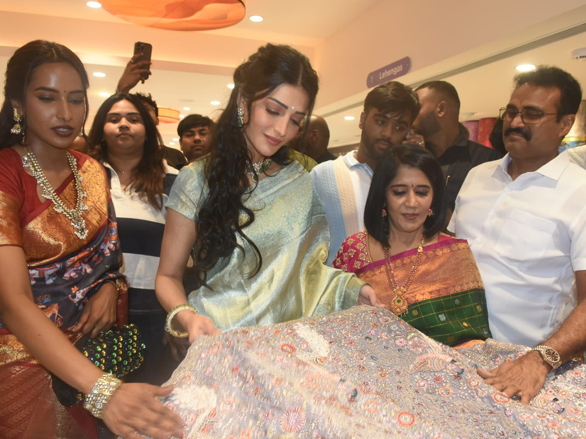 Actress_20Shruti_20Haasan_20At_20Nallagandla__20_284_29.jpg 4