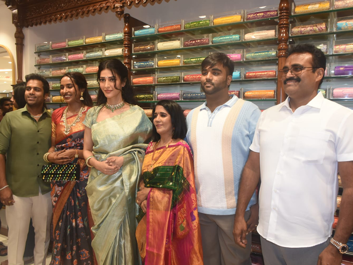 Actress_20Shruti_20Haasan_20At_20Nallagandla__20_287_29.jpg 7