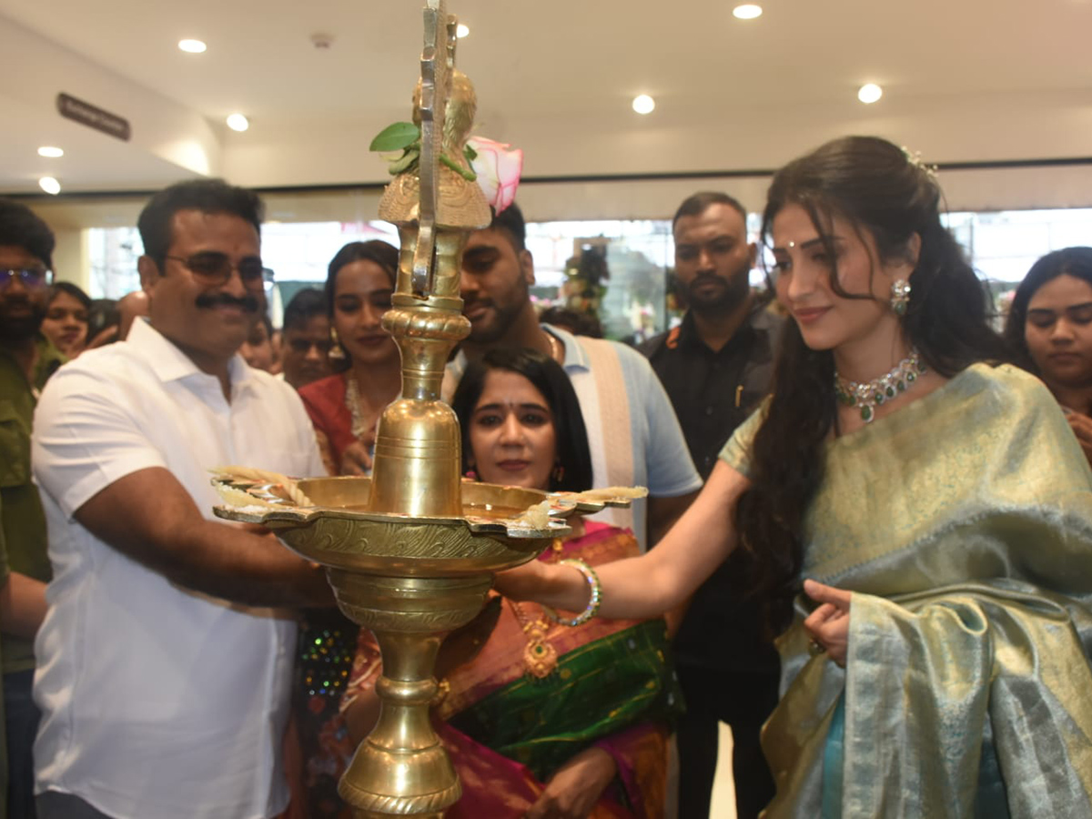 Actress_20Shruti_20Haasan_20At_20Nallagandla__20_288_29.jpg 8