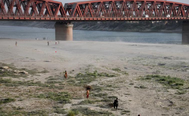Stand-Unchanged-India-Stays.jpg