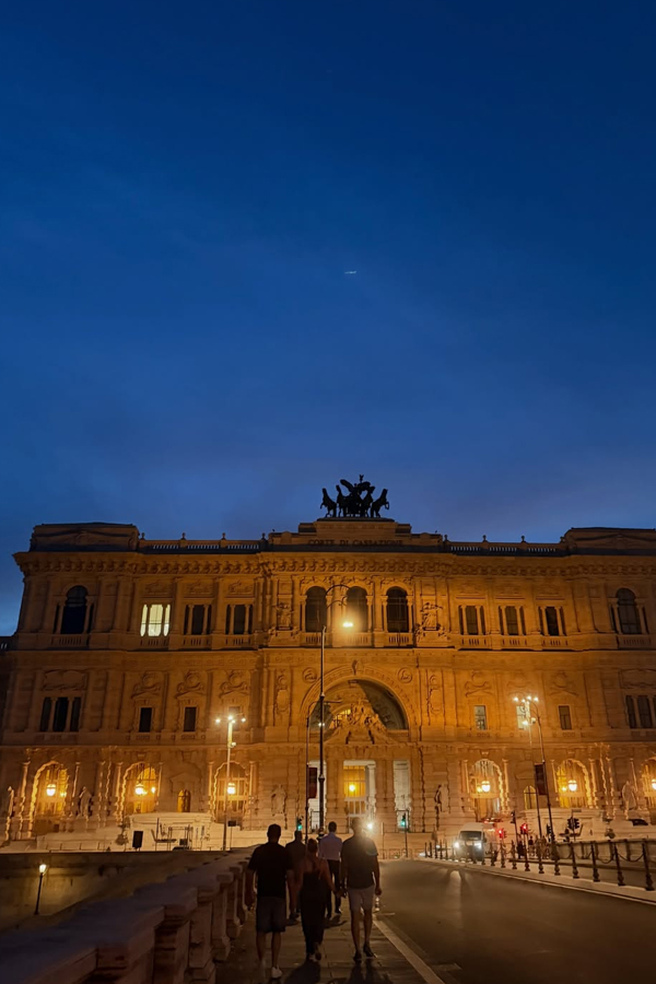 Dhanashree_20Verma_20shares_20lovely_20pictures_20from_20Her_20Rome_20vacation_20Photos_20_2810_29.jpg 10