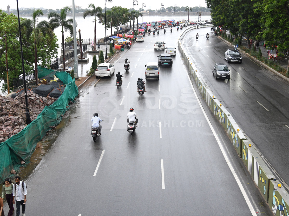 Heavy_20Rain_20In_20hyderabad_20Photos_20_2810_29.jpg 10