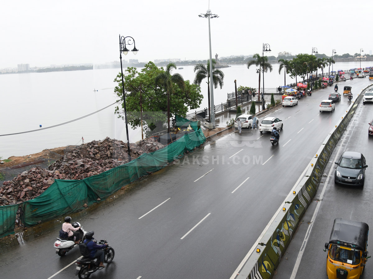 Heavy_20Rain_20In_20hyderabad_20Photos_20_2811_29.jpg 11