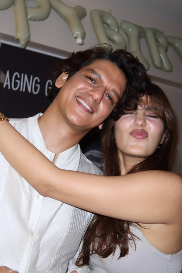 Rhea_20Chakraborty_20Has_20shared_20Beautiful_20moments_20from_20Her_20birthday_20celebration_20Photos_20_281_29.jpg 2