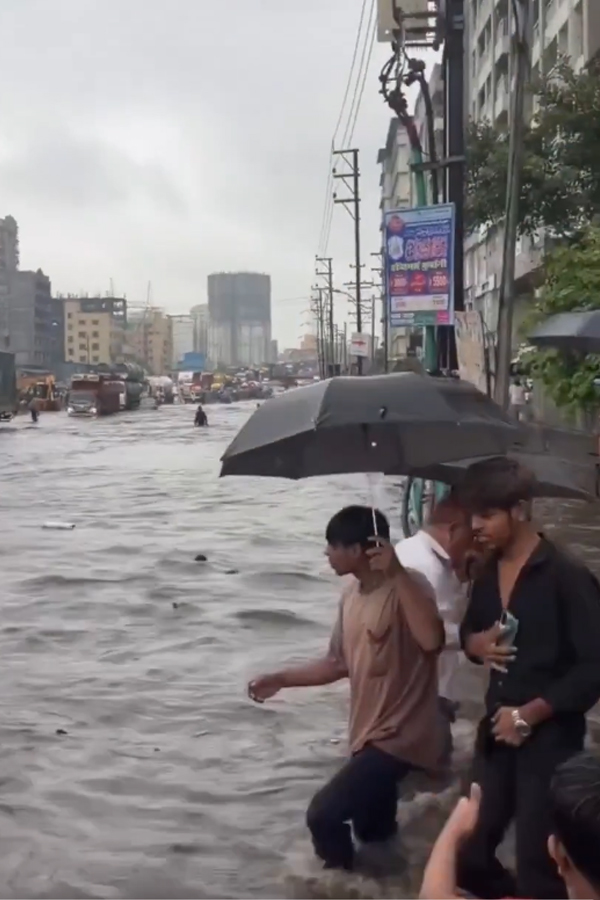 _20Heavy_20rain_20continues_20In_20Mumbai_20Photos_20_2811_29.jpg 12