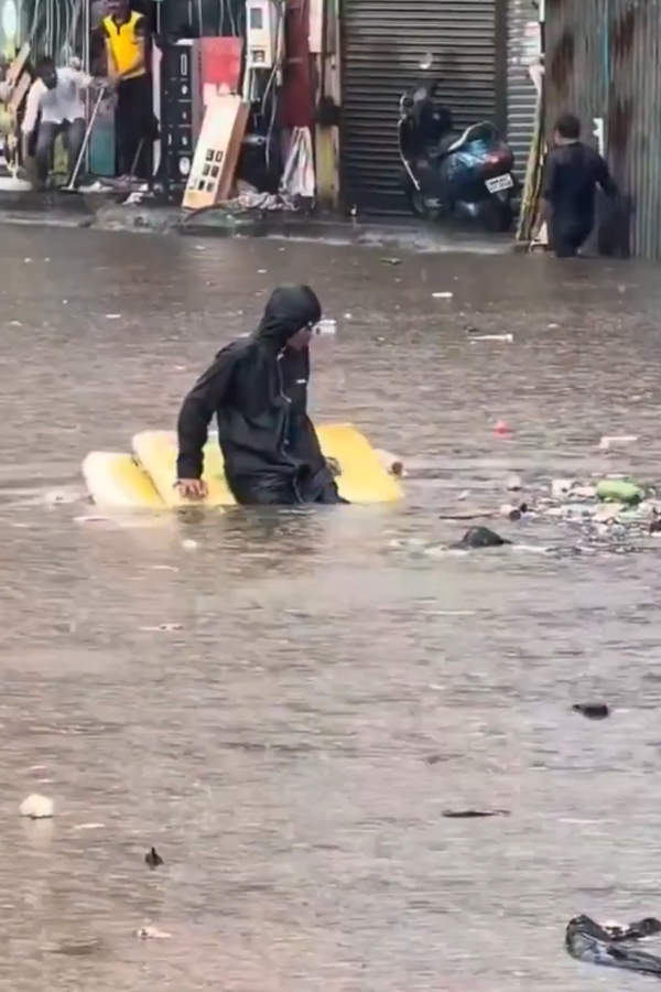 _20Heavy_20rain_20continues_20In_20Mumbai_20Photos_20_2814_29.jpg 15