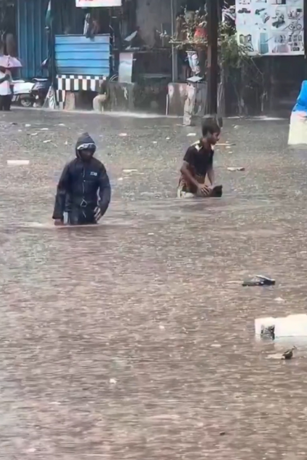 _20Heavy_20rain_20continues_20In_20Mumbai_20Photos_20_2815_29.jpg 16