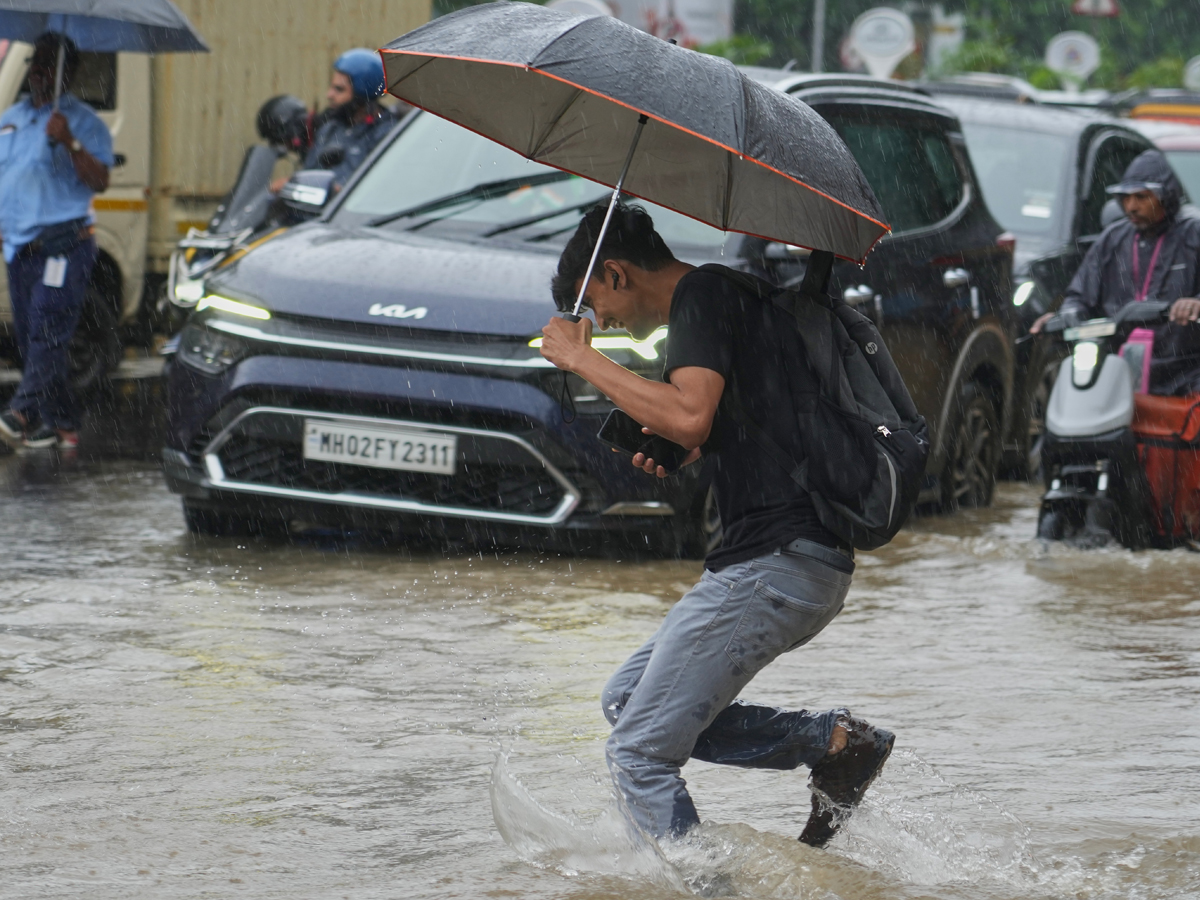 _20Heavy_20rain_20continues_20In_20Mumbai_20Photos_20_282_29.jpg 3