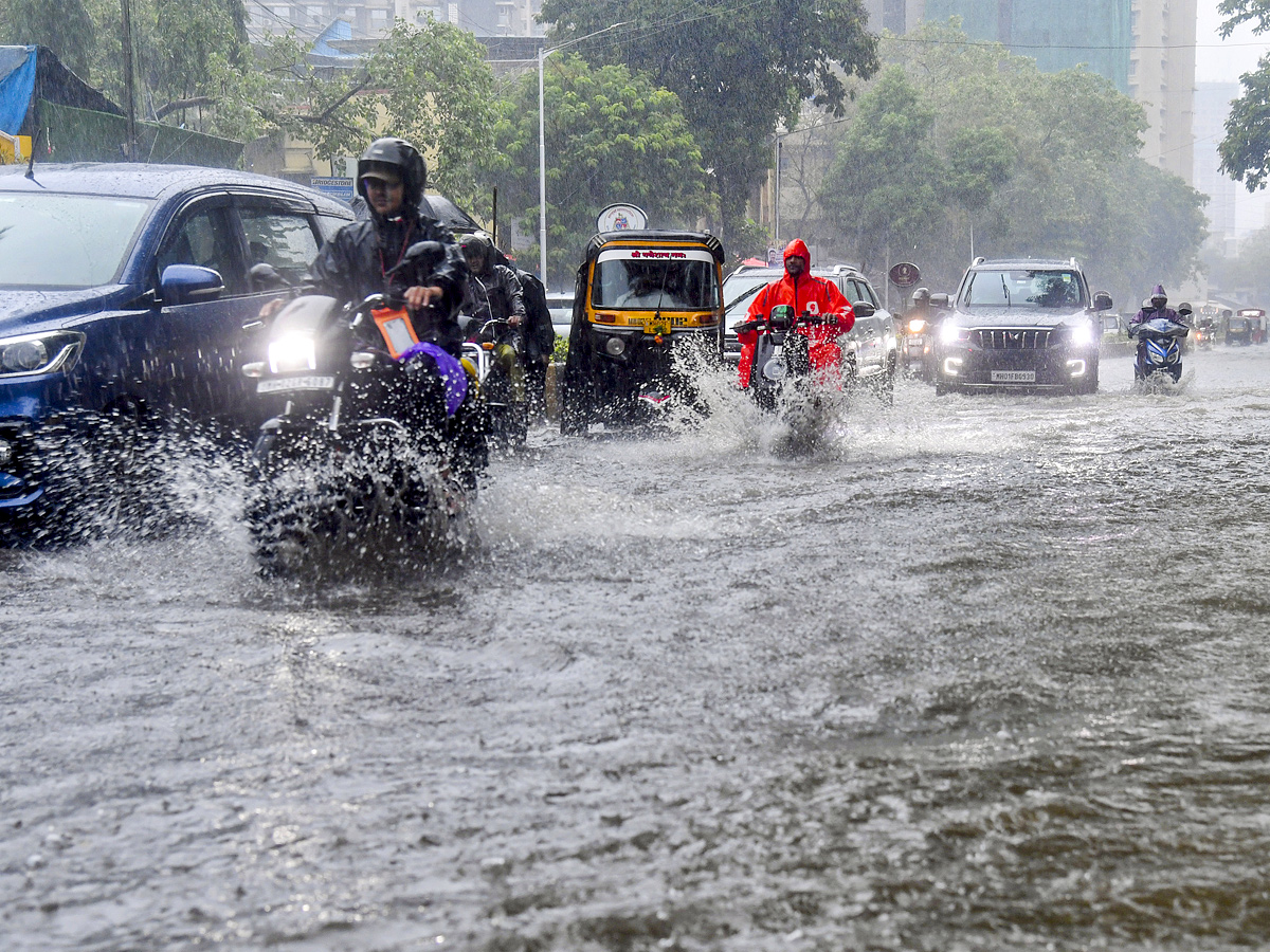 _20Heavy_20rain_20continues_20In_20Mumbai_20Photos_20_284_29.jpg 5