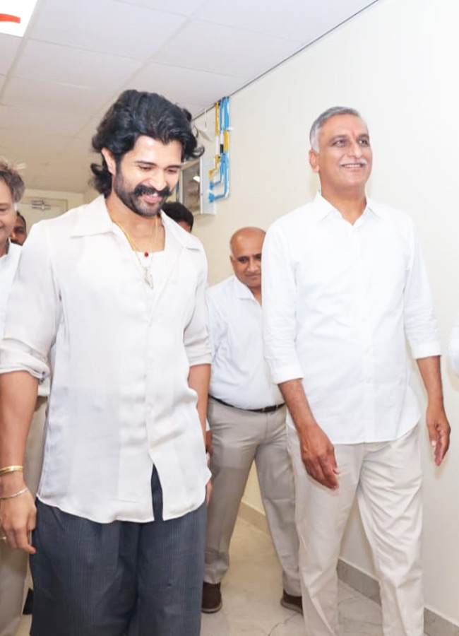 Vijay_20Deverakonda_20_2812_29.jpg 12
