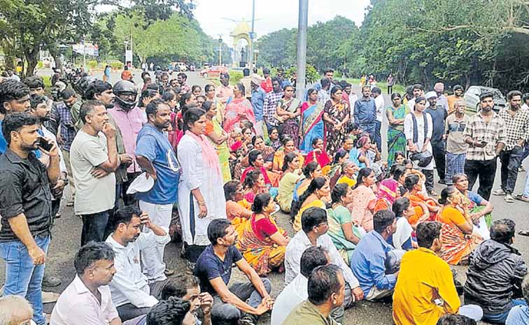 dharna.jpg