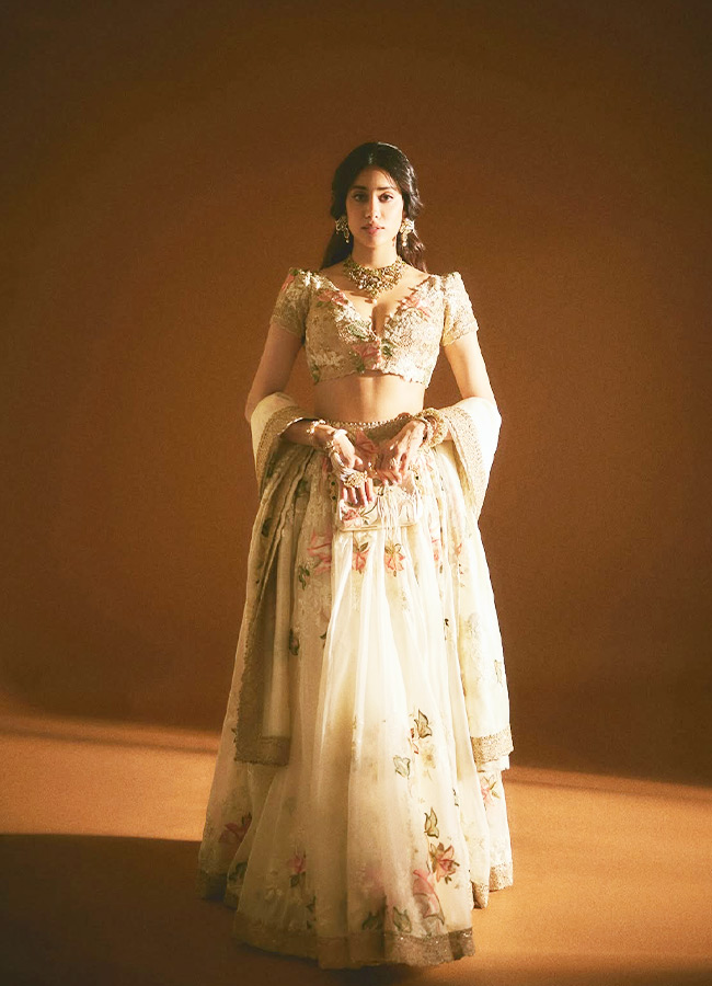 Janhvi_20Kapoor_20_2810_29.jpg 10