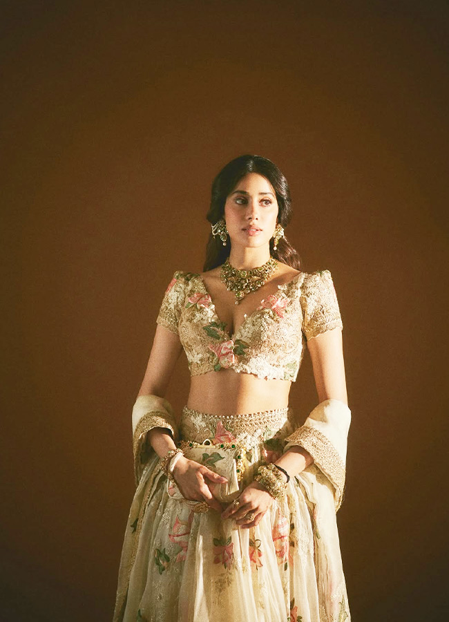 Janhvi_20Kapoor_20_2812_29.jpg 12