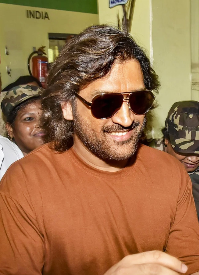 MS_20DHONI_20_2813_29.jpg 12