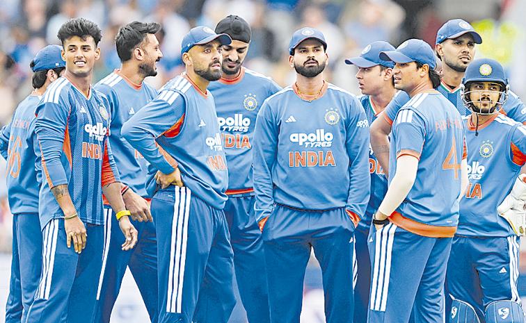 SHREYAS-IYER-GANG_19083.jpg