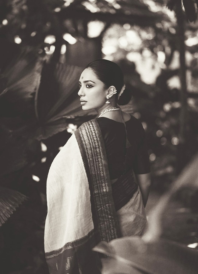Sobhita_20Dhulipala_20_284_29.jpg 4